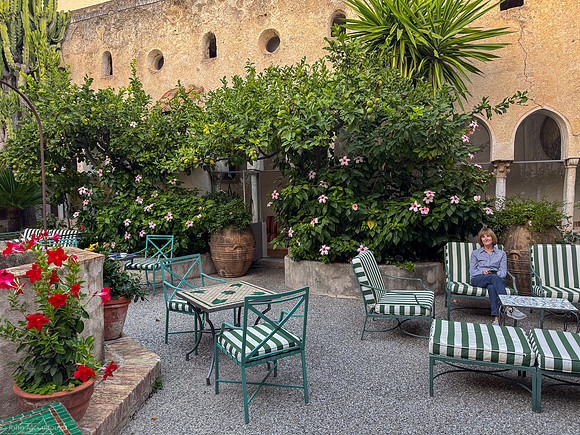 hotel luna courtyard-43